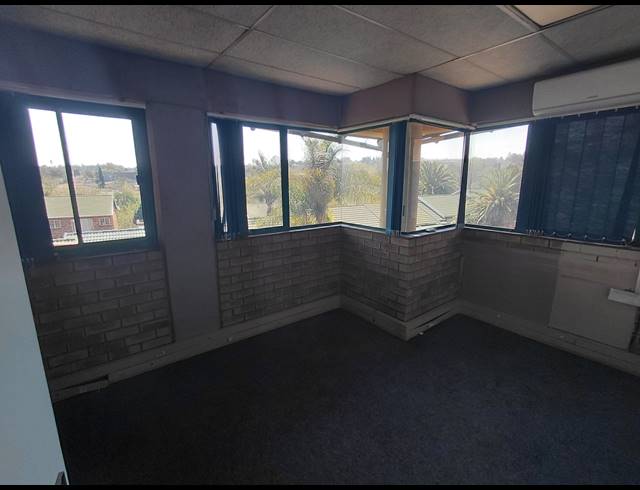 98M² OFFICE TO LET IN HALFWAY GARDENS
